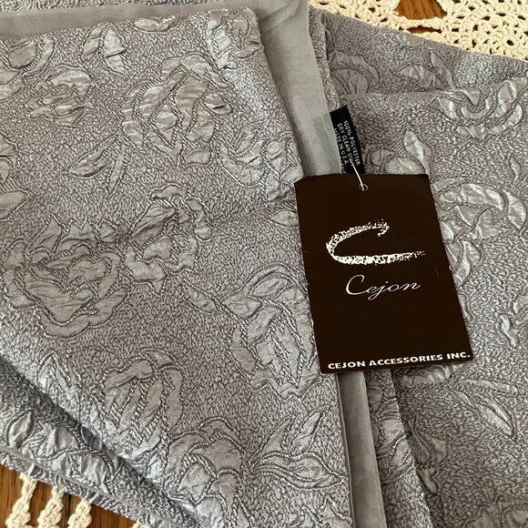 New with Tag Cejon Textured Floral Gray Lined Wrap - Picture 2 of 7